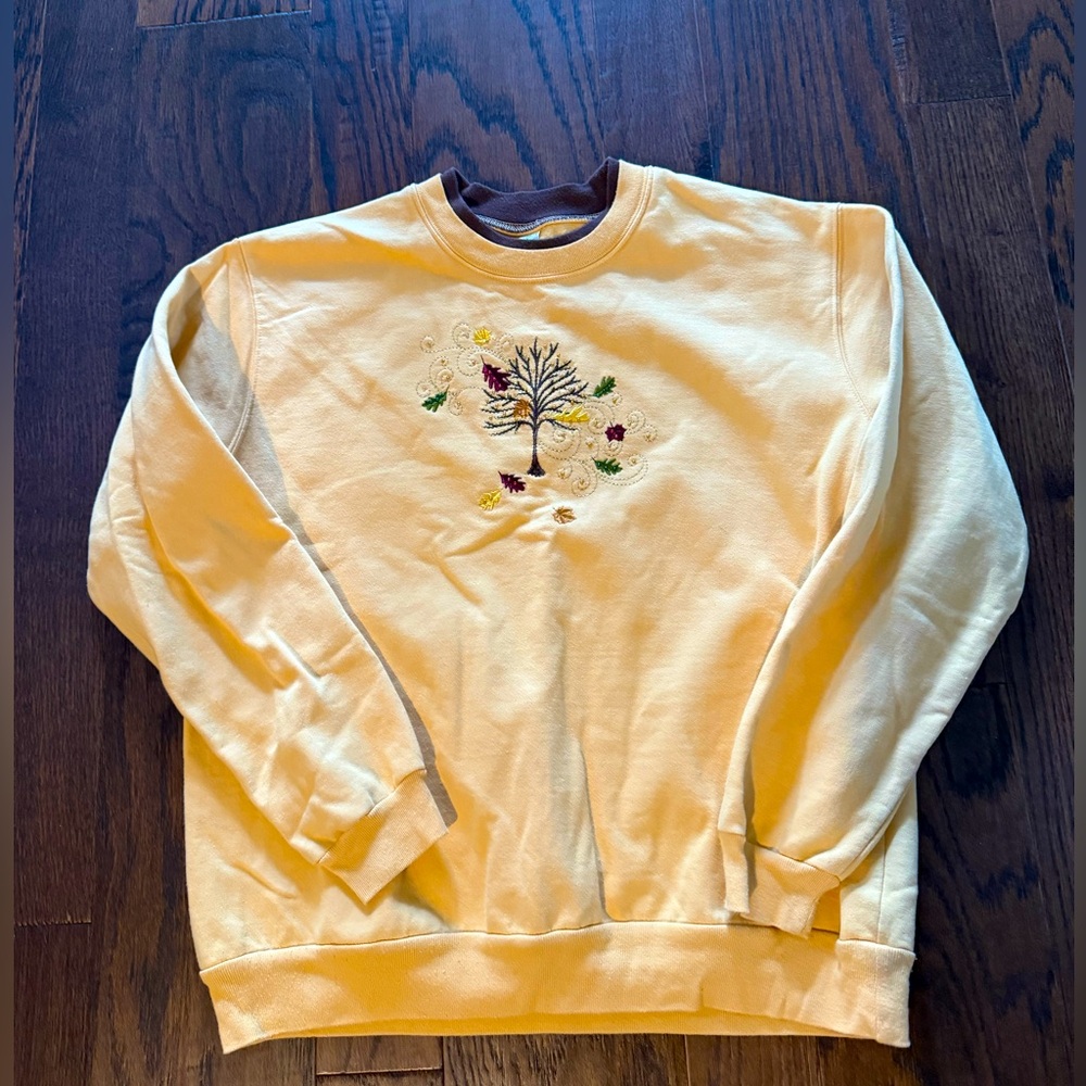 Women’s vintage Decorated Originals light yellow size Med crewneck detailed